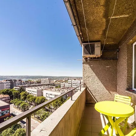 Central With Amazing Sea And City Views شقة فارنا